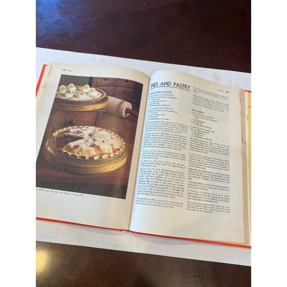 Vintage Betty Crocker's Cookbook Hardback Third Printing 1980 - Picture 8 of 12